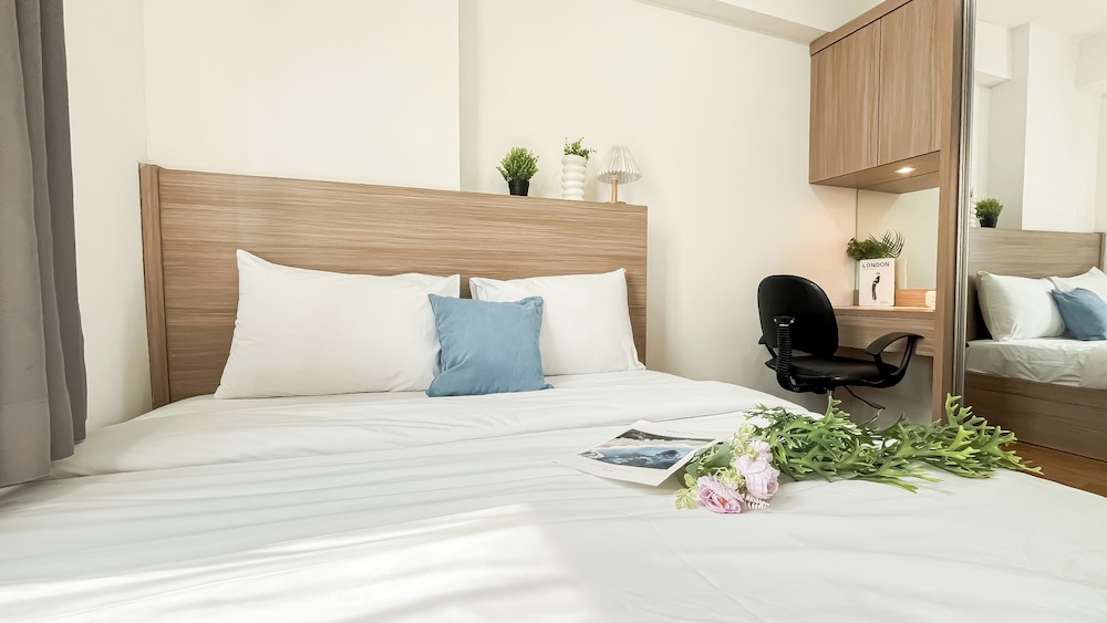 Warm And Comfy 2Br At Bassura City Apartment