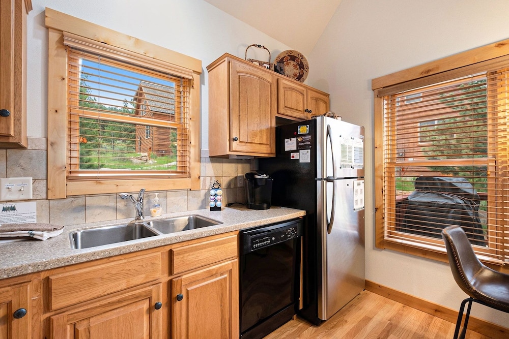 Cozy Solitude Cabins - Estes Park CO