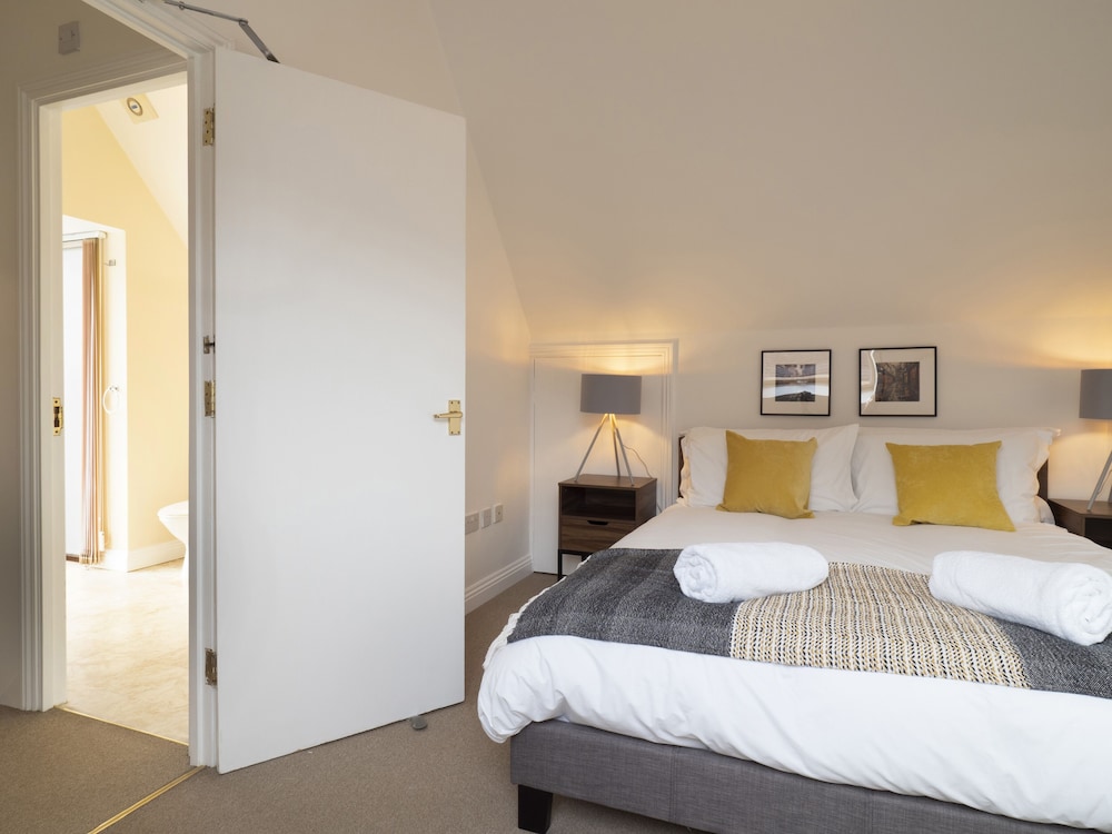 Kings Corner- Townhouse in the city view 3