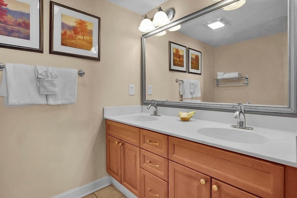 Horizon 701 3 Bedroom Condo