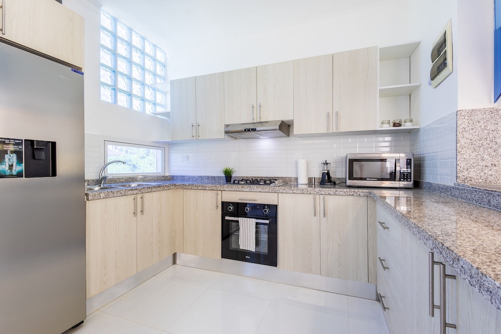 New Modern 2-lvl Punta Cana Villa in Gated Community With Private Pool Rooftop Jacuzzi