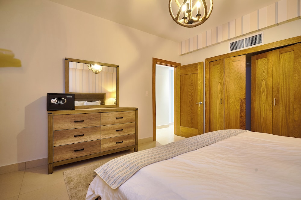 Beachfront Condos Las Olas Sleeps 6