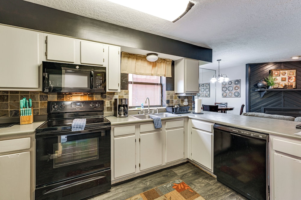 2 Blocks to Angel Fire Resort: Family Condo