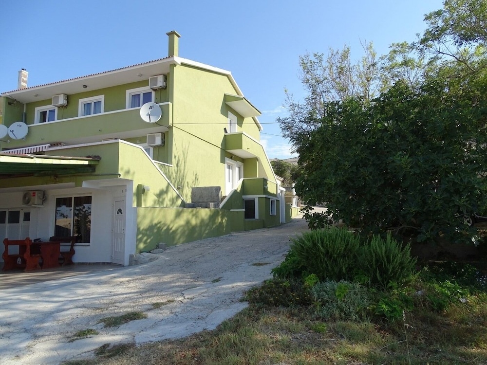 Photo 10