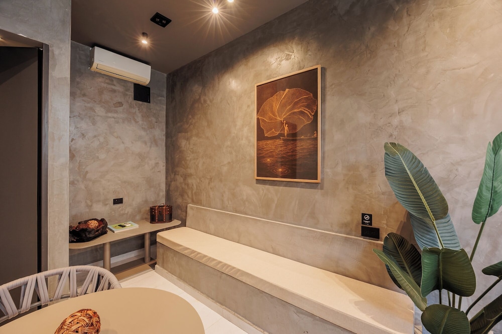 10th Street 3 Bedroom Jacuzzi & Billiard