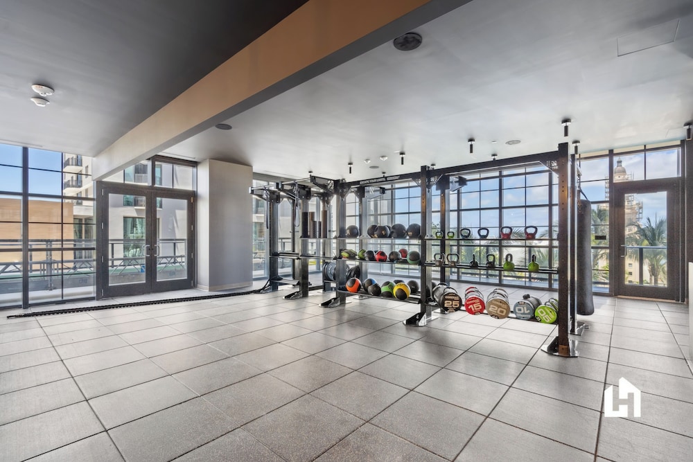 Stylish Apartments with Partial Ocean Views in Downtown