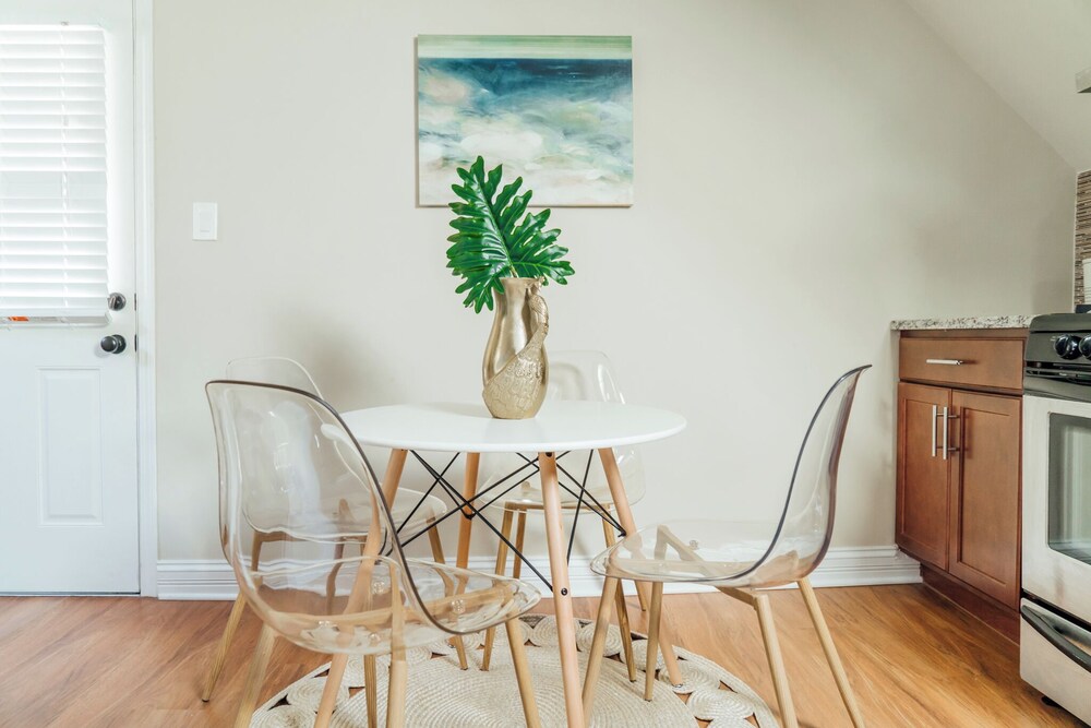 Homey 2BR - Central Charming
