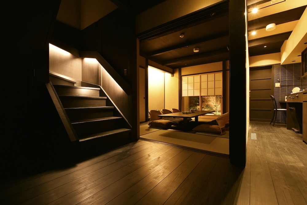 Kuraya Kamigojo-cho