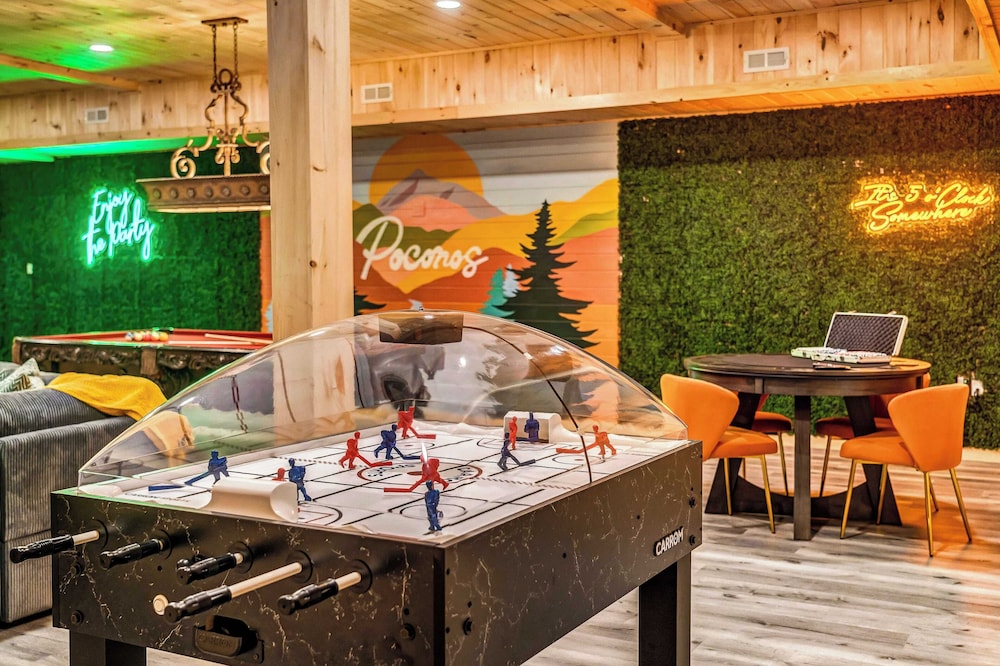 Grand Timber by Avantstay Indoor Pool, Sports Court, Game Room, & More!