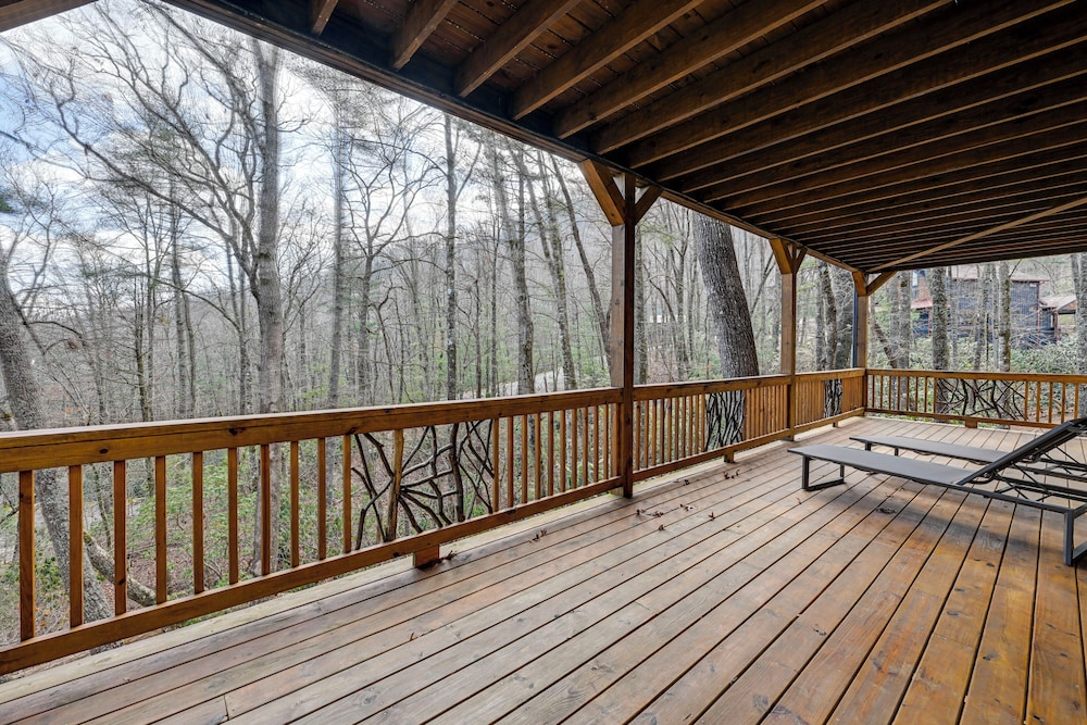 Sapphire Valley Resort Cabin w/ Fireplaces + Grill