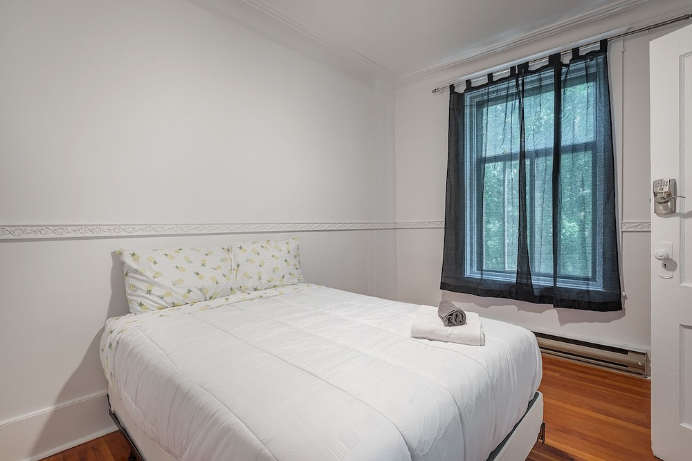 Beautiful 6BR Apt Near Olympic Stadium - Image 3