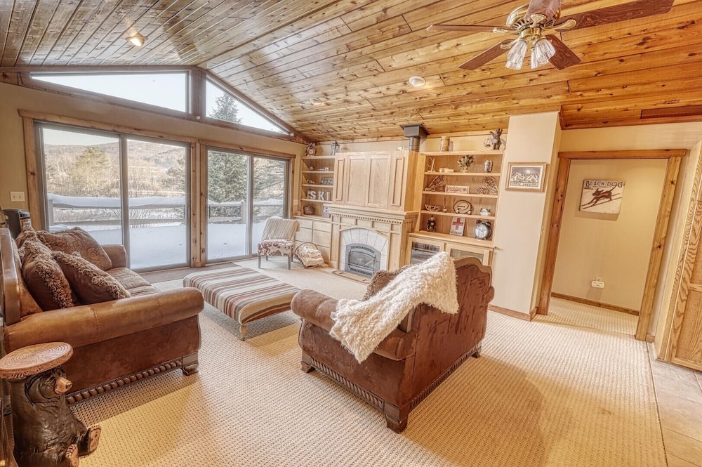 Howe Hill Retreat 4 Bedroom Home by RedAwning view 5
