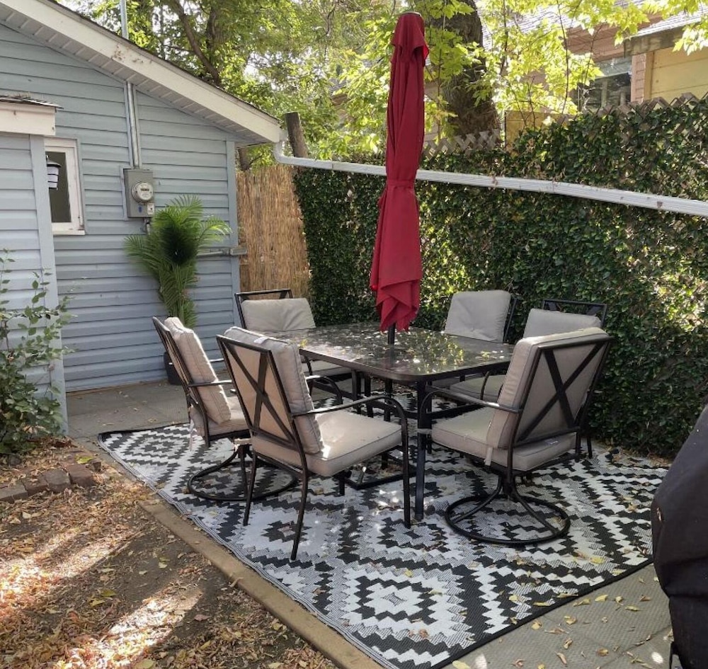 Drum Cottage No Service Fees Backyard BBQ