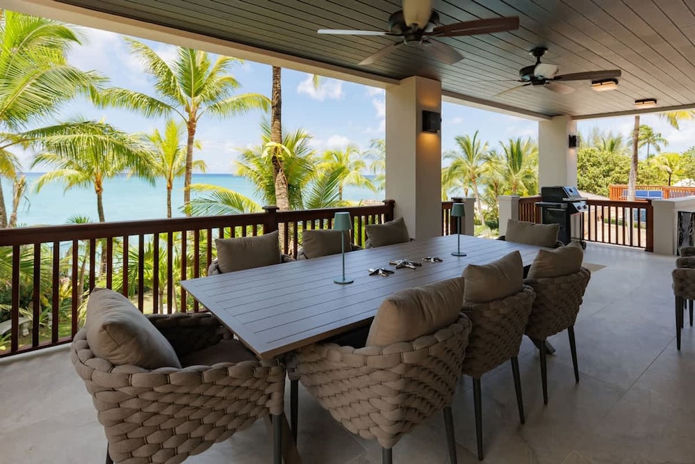 Newly Renovated Notos Cove Villa Property