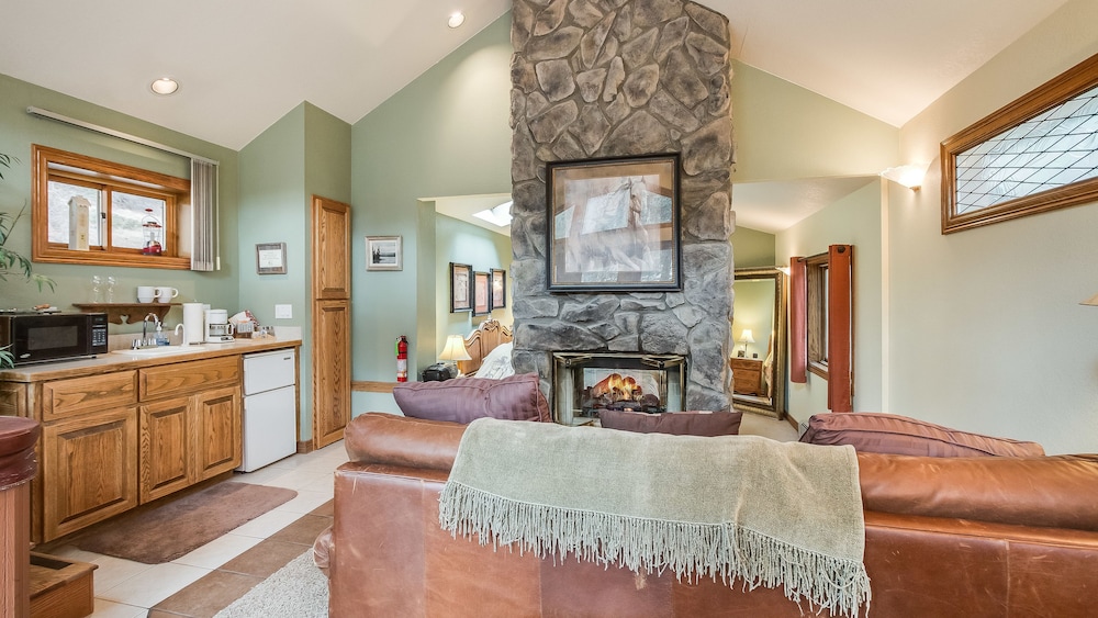 Meadow Creek Mountain Lodge and Event Center