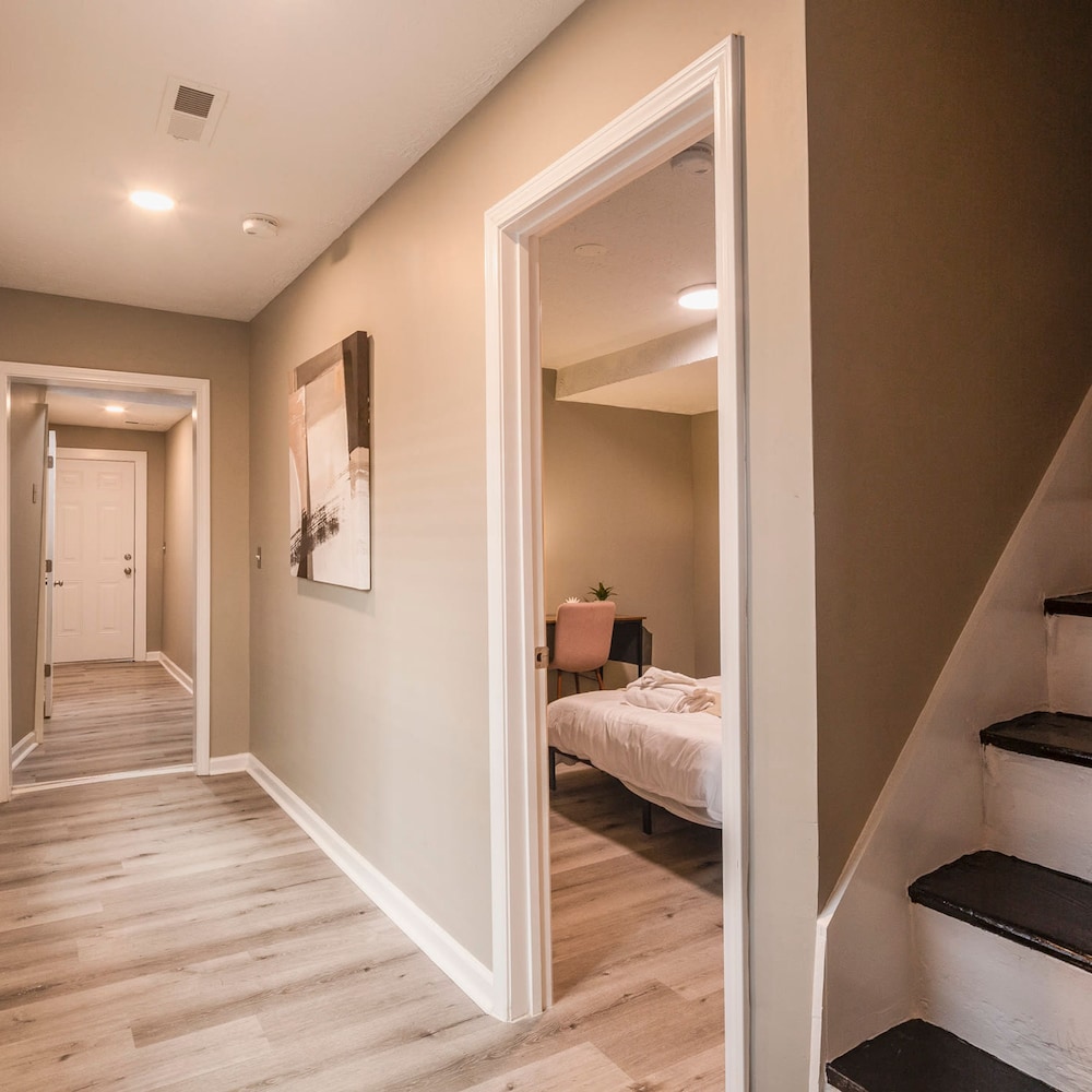 Newly Renovated 4BR Cozysuites - Image 4