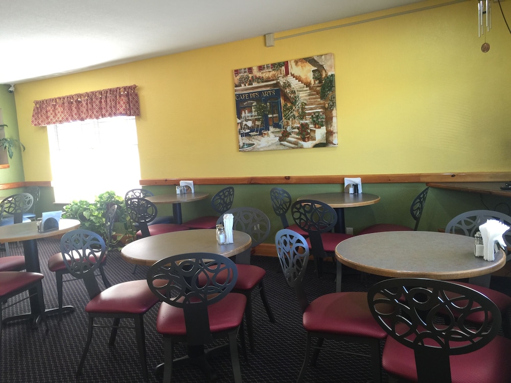 Garden City Vacations - Americas Best Value Inn Garden City - Property Image 11