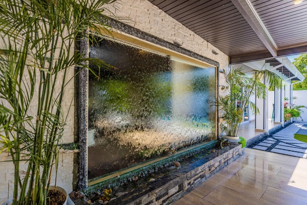Private Retreat w 5 BR Spa Pool Jacuzzi