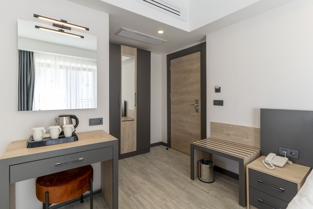 IRENIC HOTEL