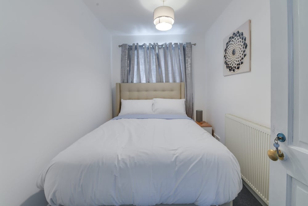 Remarkable 3-bed House in Middleton Manchester view 2