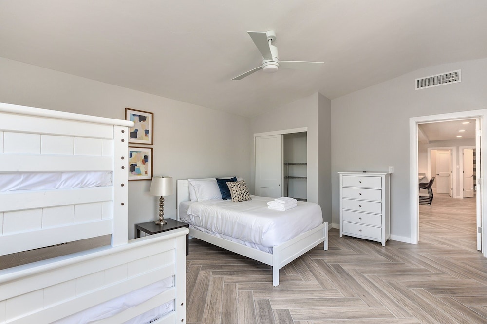 Sunhaven -pool Heat Available - Walk to Old Town