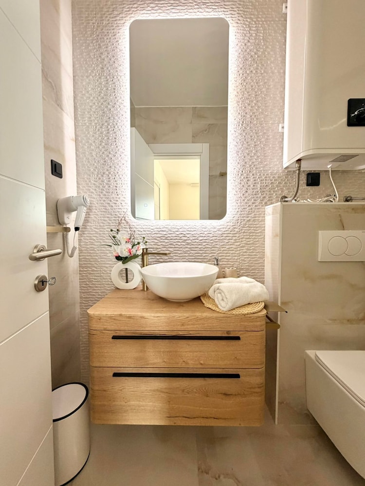 Lunamare Apartments