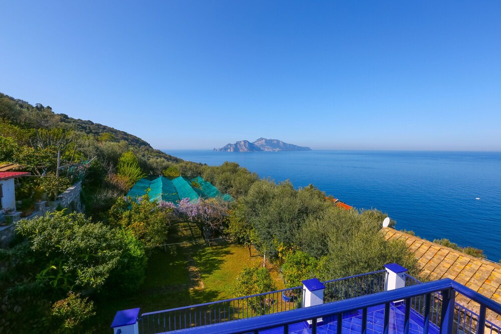 Villa Blue Skyline