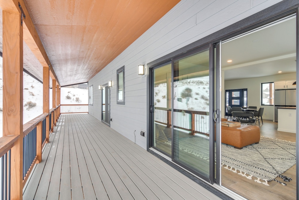 2 Mi to Granby Ranch: Home w/ Mountain-view Deck!