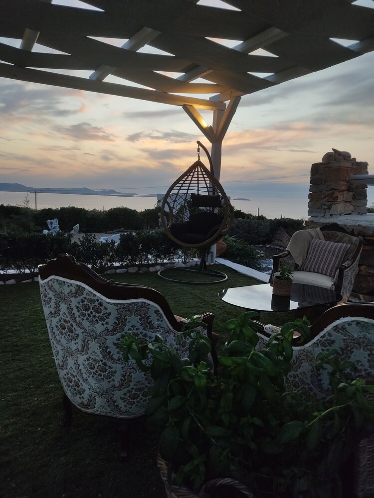 Zephyrus Sunset House