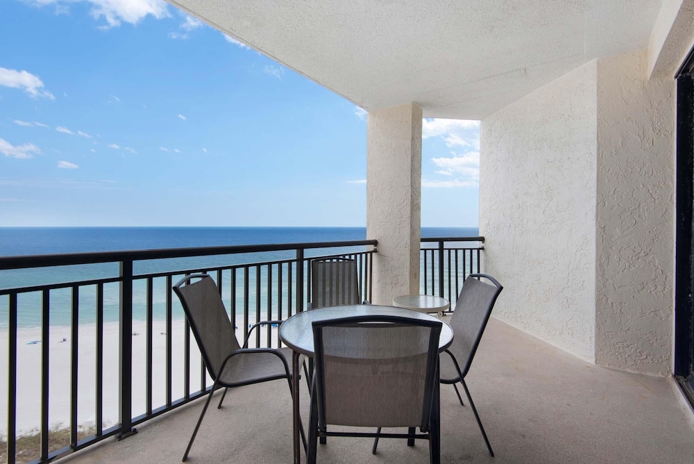 Navarre Towers 1205
