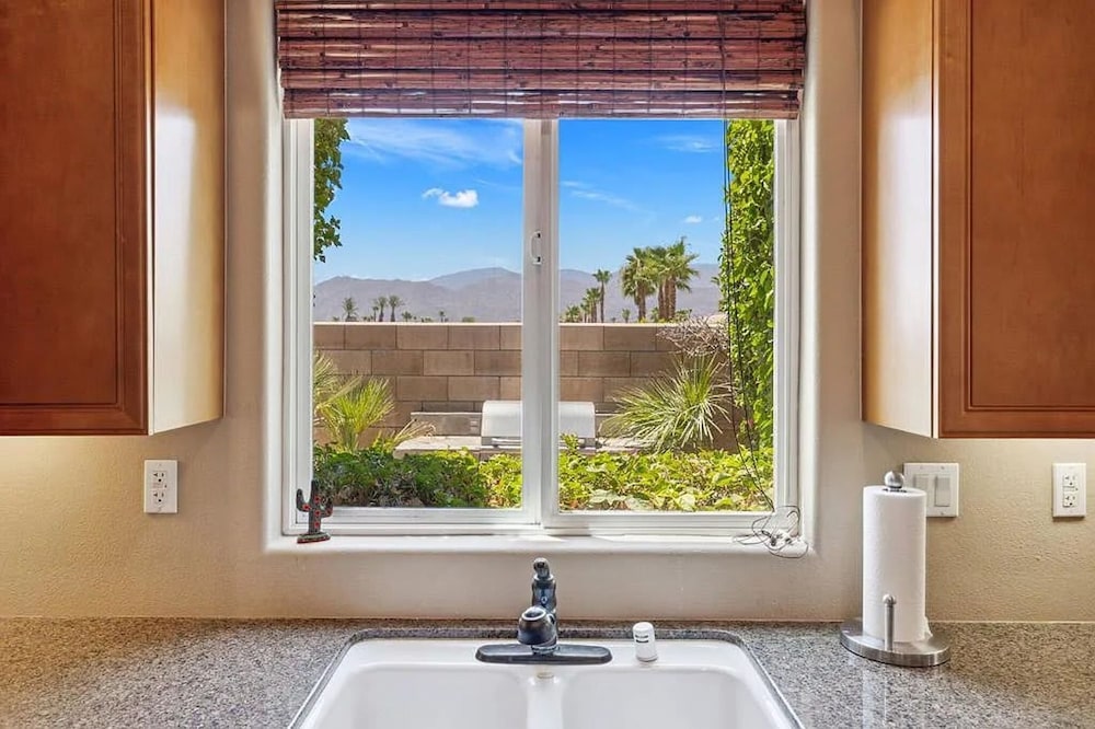 Stylish 2BR w Spa Patio