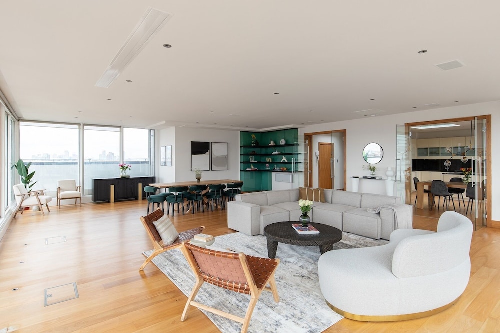 The Canary Wharf Secret - Glamorous 3BDR Flat w/ Terrace and Parking
