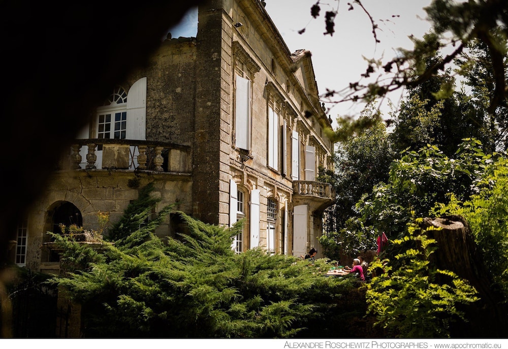 Château Latour Segur Suites & Spa