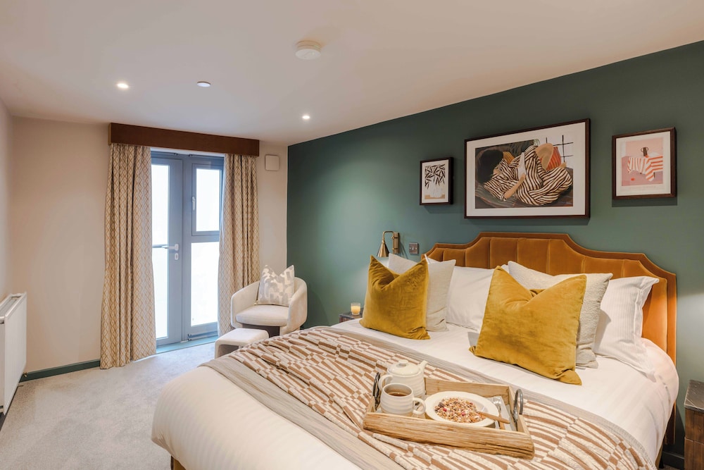 Waterside Living I Luxe Apartments