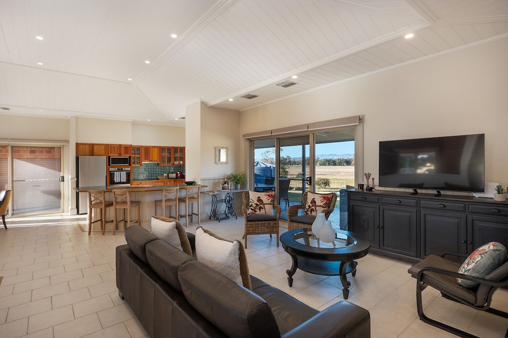 Bellevue by Your Innkeeper Mudgee view 5