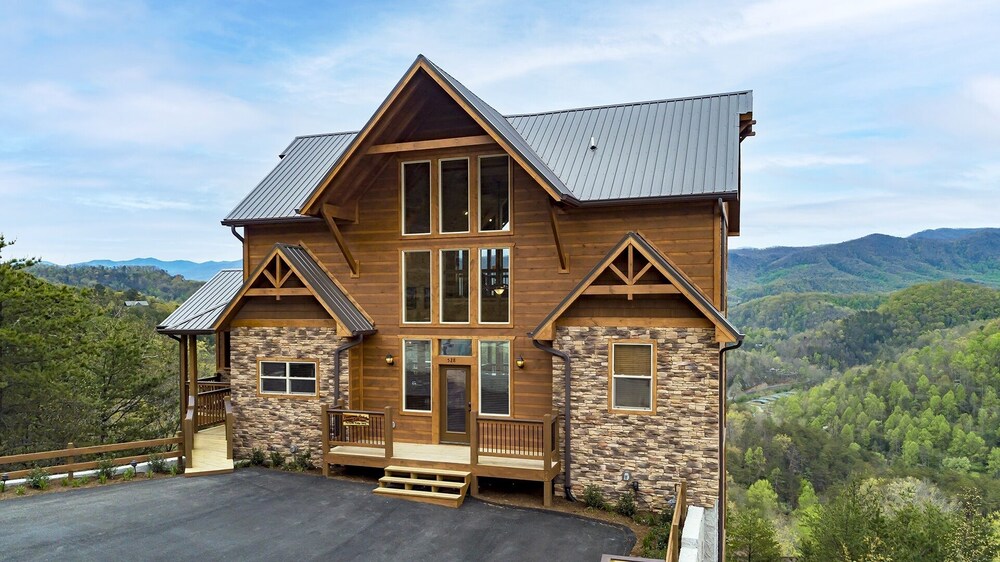 Panoramic Perfection - 5 Bedrooms, 5.5 Baths, Sleeps 14 5 Cabin by RedAwning view 4