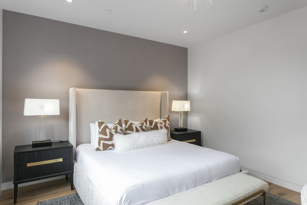1504 Founders Place - Three Bedroom Deluxe 3 Condo
