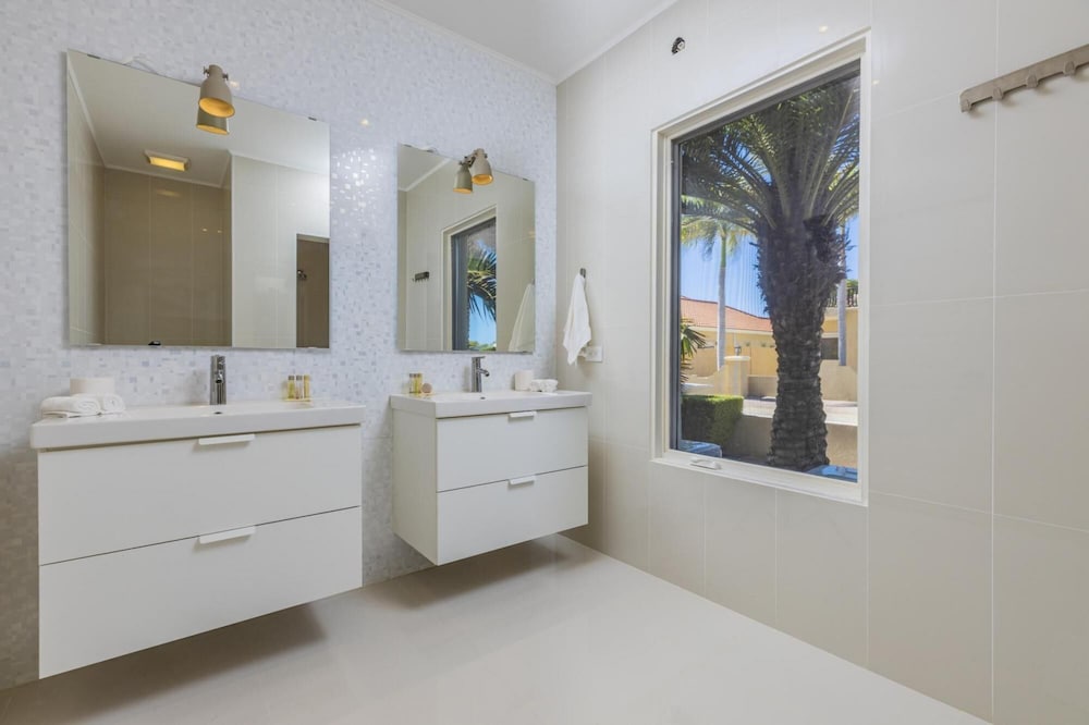 Brand NEW 4BR 5BA Villa w Privatepool Seaviews