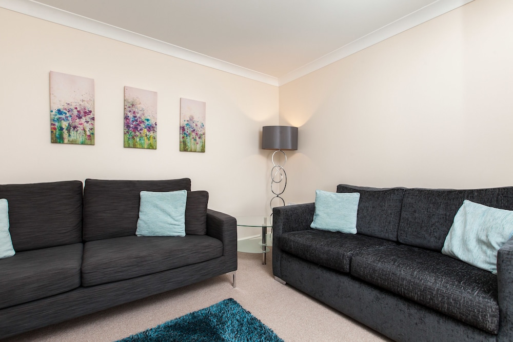 Dunfermline Vacations - Duloch Apartments KW - Property Image 9