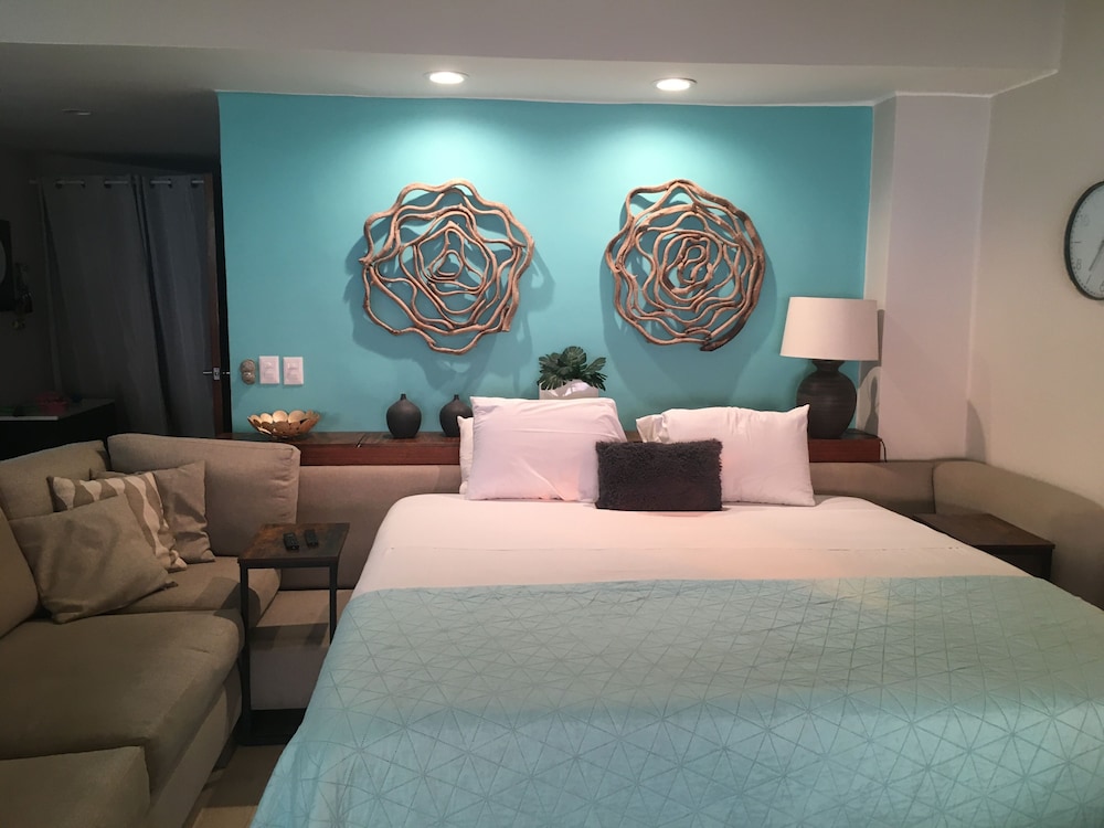 Los Tules Condominium Resort