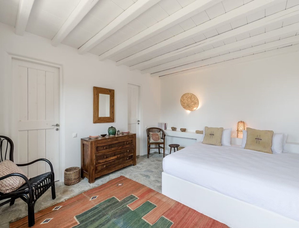 Traditional Villa With Swimming Pool