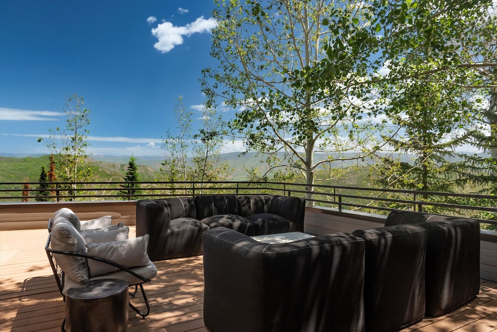 Timberline Lodge by Rove Hot Tub Patio w Views