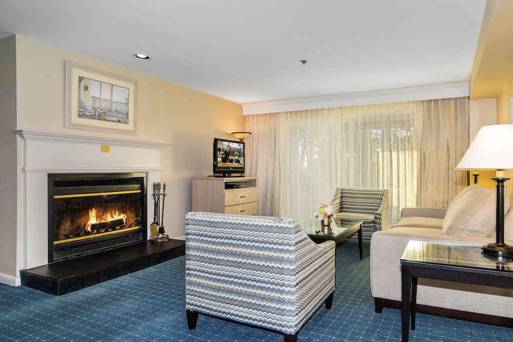 Water's Edge Resort & Spa