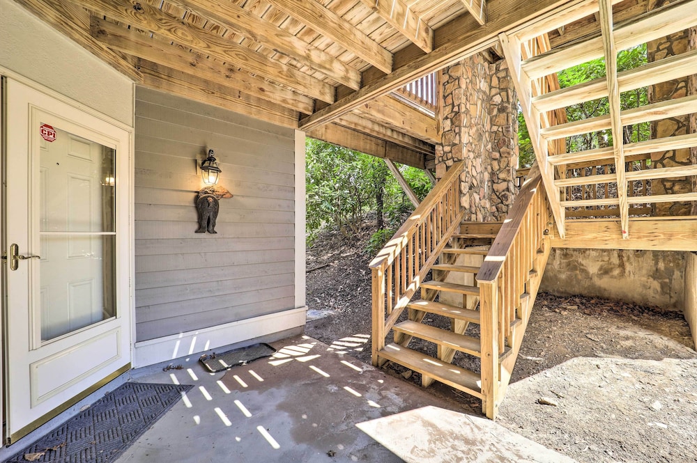 6 Mi to Skiing: Mtn-view Condo in Seven Devils view 3
