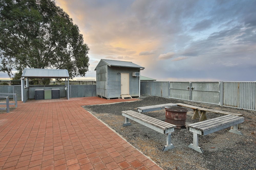 Mungo Shearers' Quarters view 2