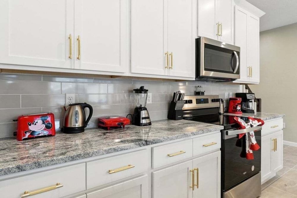 Beautiful Chic Radiance Home With Pool 5 Bedroom Townhouse