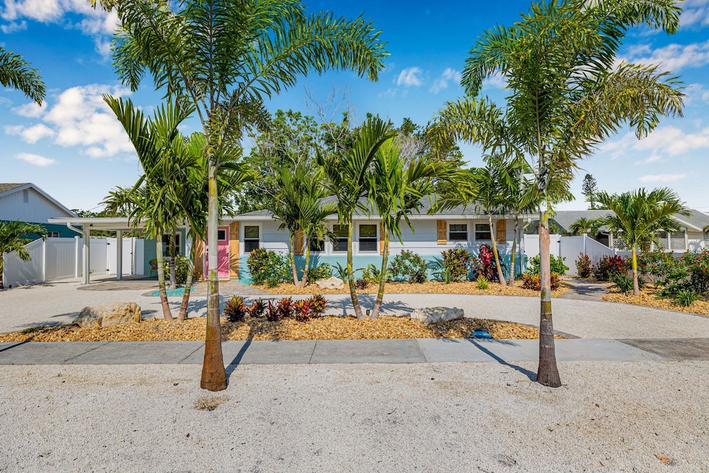 Coastal Sanctuary Near IMG and Beaches