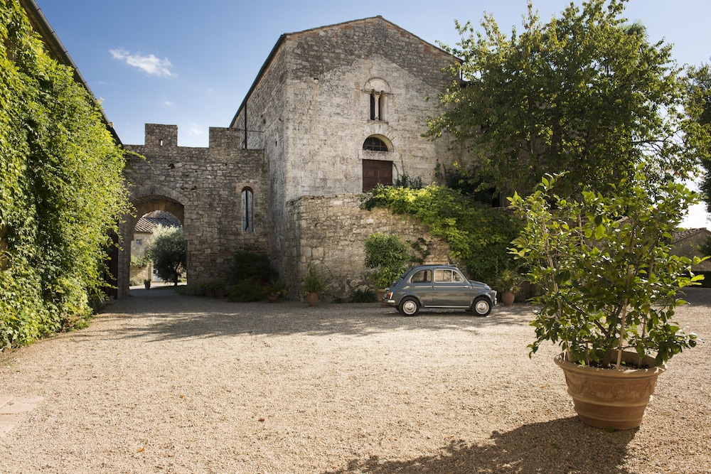 Borgo Pignano Volterra Tuscany