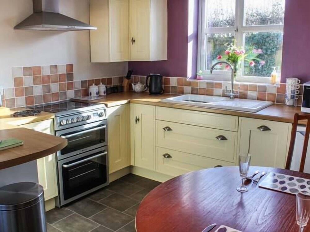 Primrose Cottage view 3
