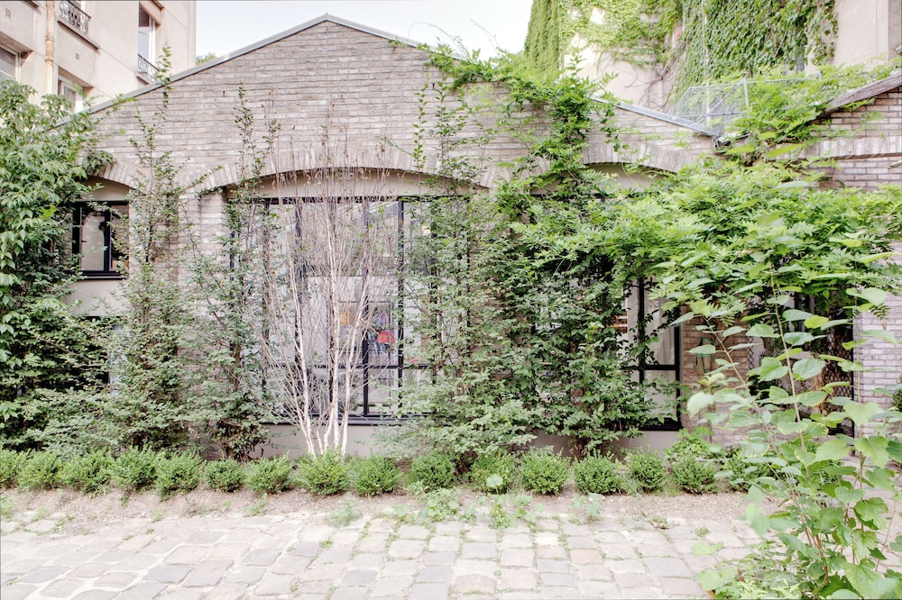 Paris Green House Residence